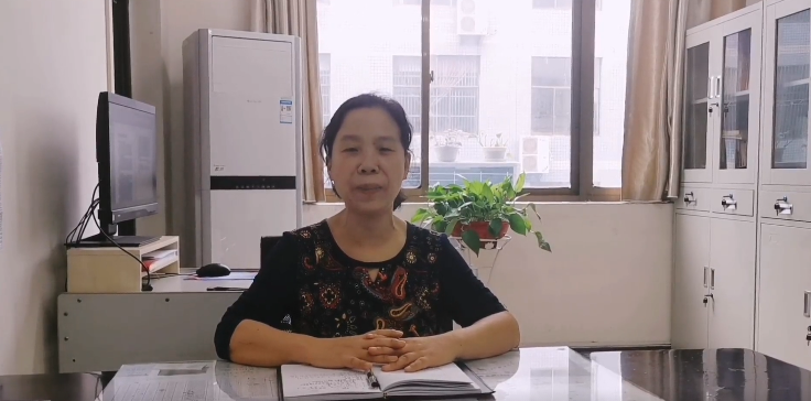 (图为九游真人游戏第一品牌教师录制寄语视频送别毕业生)