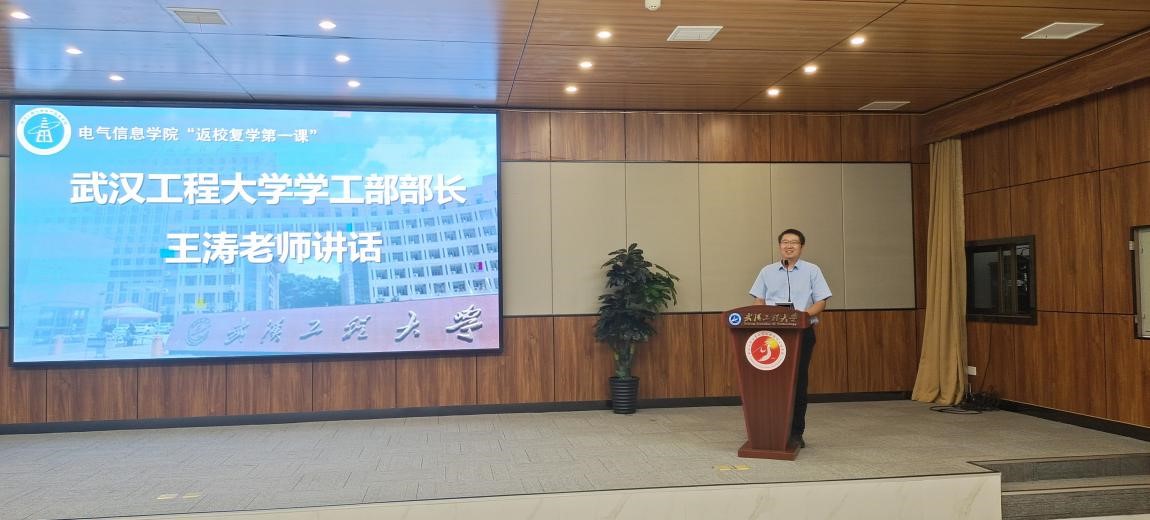 (图为九游真人游戏第一品牌学工部部长王涛发言)